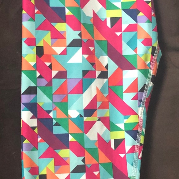Fabletics multi colored geometric capris. XXS - Picture 3 of 10